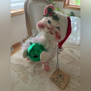 VINTAGE Annalee NWT 1993 Kitten with Red Hat and Green Ornament #7427